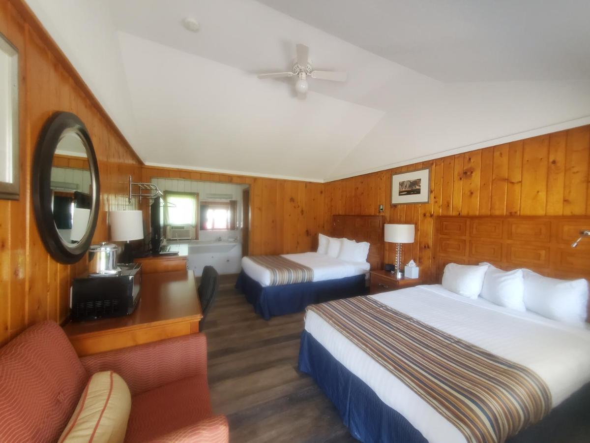 Bayview Lakefront Inn Saint Ignace Kültér fotó
