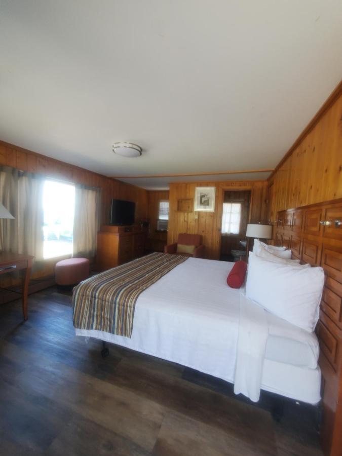 Bayview Lakefront Inn Saint Ignace Kültér fotó
