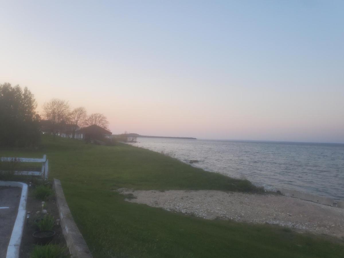 Bayview Lakefront Inn Saint Ignace Kültér fotó