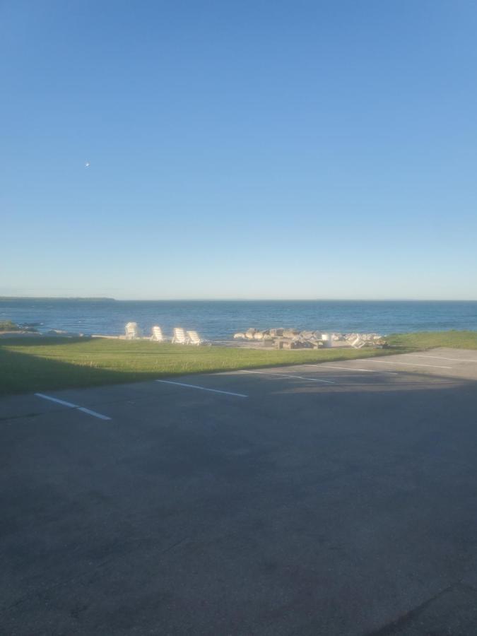Bayview Lakefront Inn Saint Ignace Kültér fotó